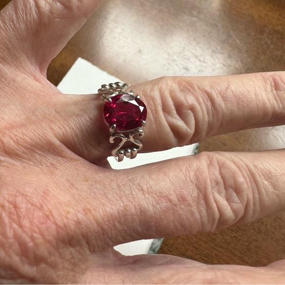 Avon Sterling Silver Ring with Red Stone - Picture 4 of 7